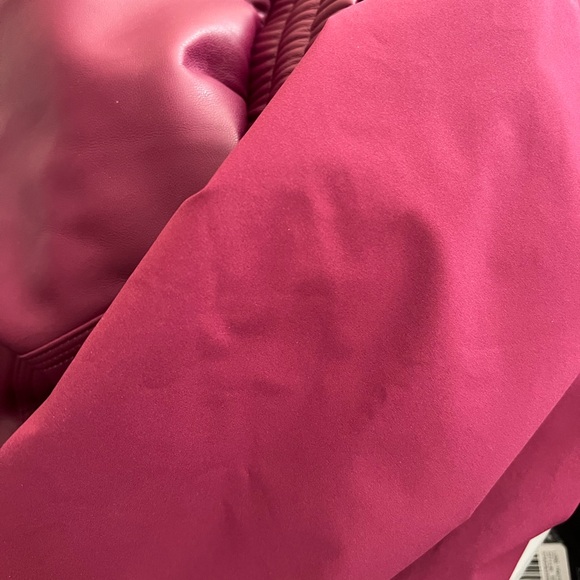 ALO Yoga faux leather power hour cargo joggers wild berry -S-NWT! - Picture 12 of 12